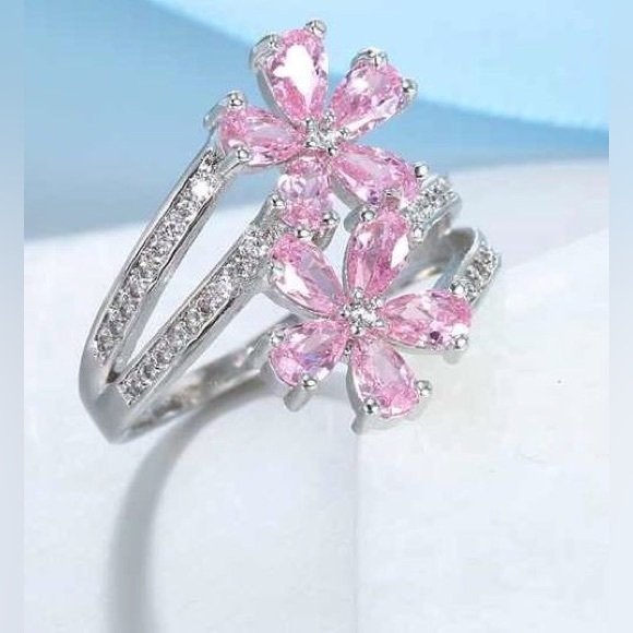 Double Flower Crossover Ring - Picture 2 of 4